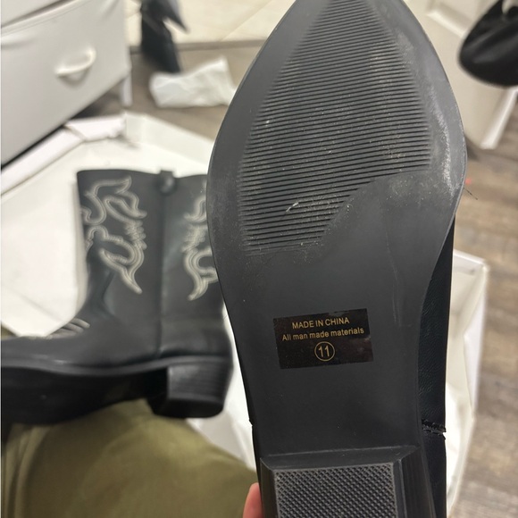 Black Western-Style Women's Boots - Picture 5 of 5